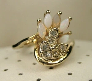 Vintage Glamorous Faux Gold Cluster Filigree White Opel Rhinestone Ring Size 5