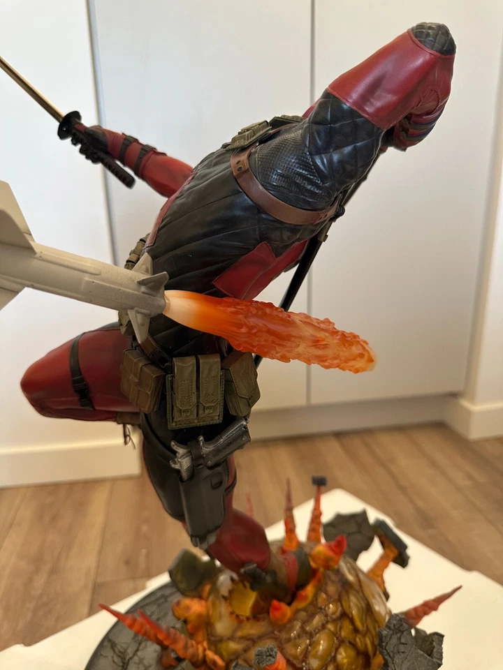 Deadpool HeatSeeker Sideshow Collectibles Premium Format Exclusive Statue Marvel - Image 4 of 4