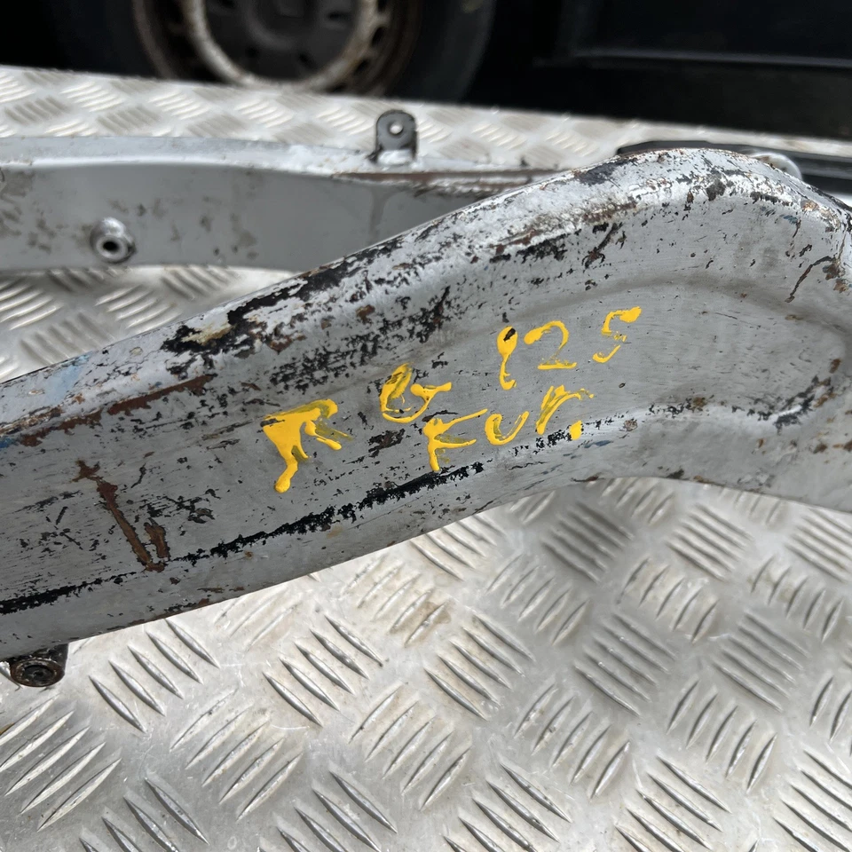 Suzuki RG125 RG 125 Fun 1992 Swingarm Swinging  Arm - Image 4 of 4