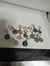 Lot de 13  portes clefs  AUGIS DIVERS