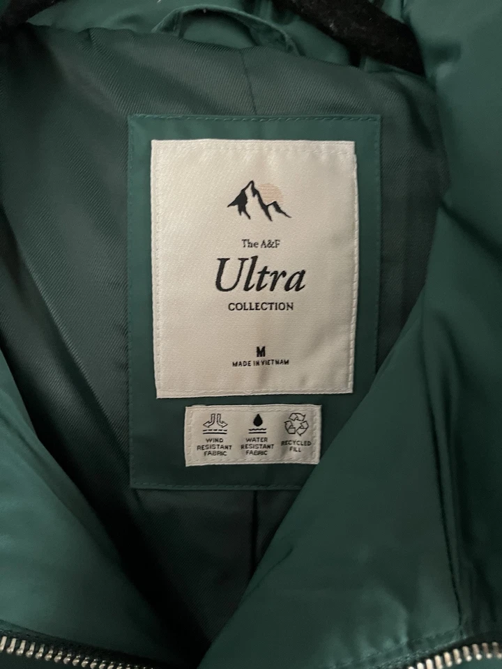 Abercrombie And Fitch recortado verde acolchado para mujer Foto 2 de 4