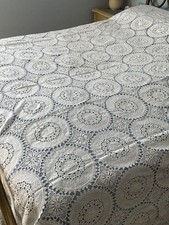 copriletto matrimoniale in PURO LINO BIANCO ricamo a mano e pizzo uncinetto