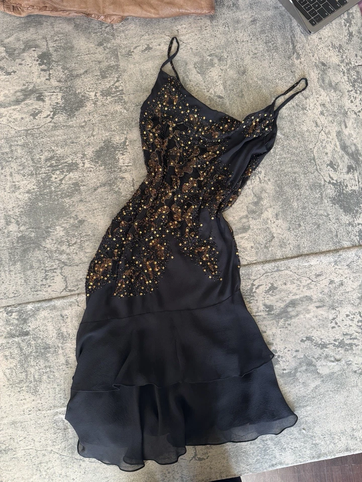 Vestido Sue Wong Negro Floral Cuentas Seda Dobladillo Asimétrico, Talla 4 Foto 4 de 4