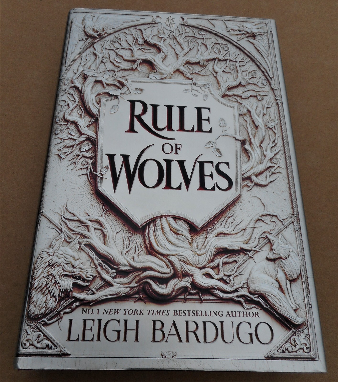 Leigh Bardugo: Rule of Wolves (Orion 2021) King of Scars Embossed dust jacket