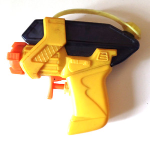 Vintage Distressed 2008 BUZZ BEE TOYS Multicolor Water Gun 4 Parts or Repair (e)