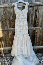 Impression Wedding Dress. Mermaid style Label Size 6.
