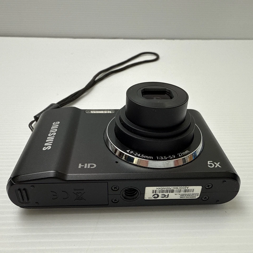 Samsung Compact Digital Camera (ES90) 14.2MP Black, Excellent Cond. w/ Battery - Image 3 of 4