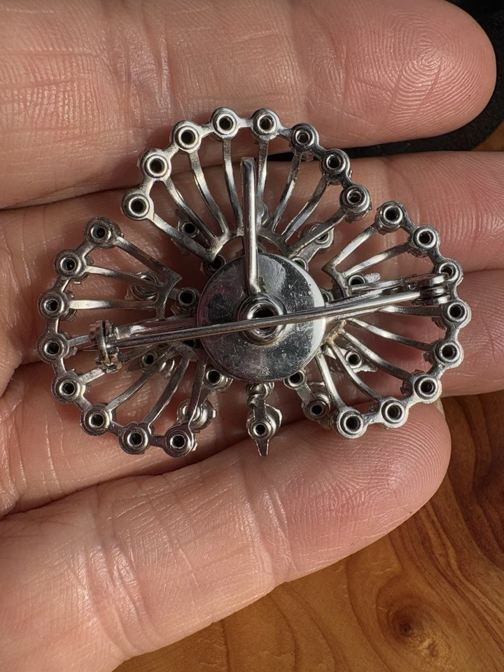 ART DECO STYLE RHINESTONE JEWELED STARBURST SILVER TONE BROOCH - Image 3 of 4