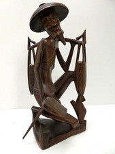 ORIGINAL VINTAGE ROSEWOOD WOODEN ASIAN CARVED FARMER WORKER WITH HOE