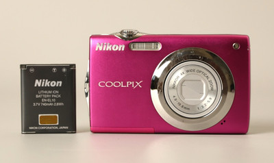 Nikon Coolpix S3000 12MP Digital Camera Blue -Tested A