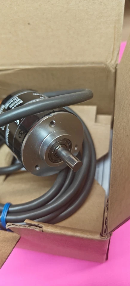 OMRON ROTARY INCREMENTAL ENCODER  E6B2-CWZ3E 100 P/R NPN VOLTAGE OUTPUT - Image 3 of 4
