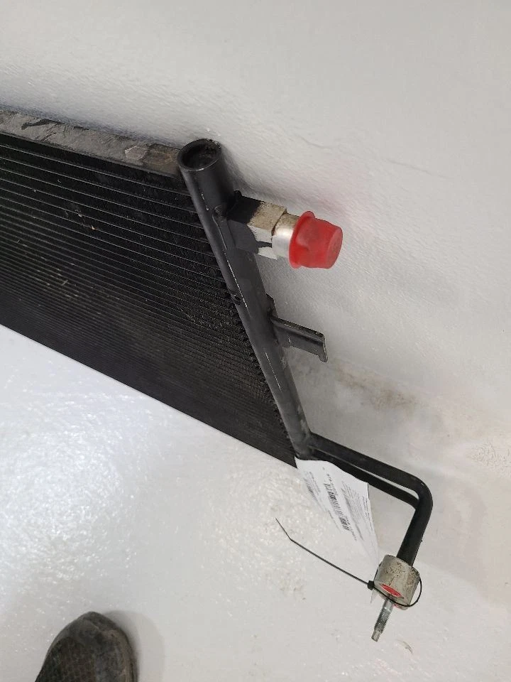 2015-2020 CADILLAC ESCALADE AC Condenser 5.3L 84496856 15-20 Foto 3 de 4