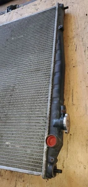 Radiator 4 Cylinder Fits 00-04 FRONTIER 1064739 — 第 2/4 张图片