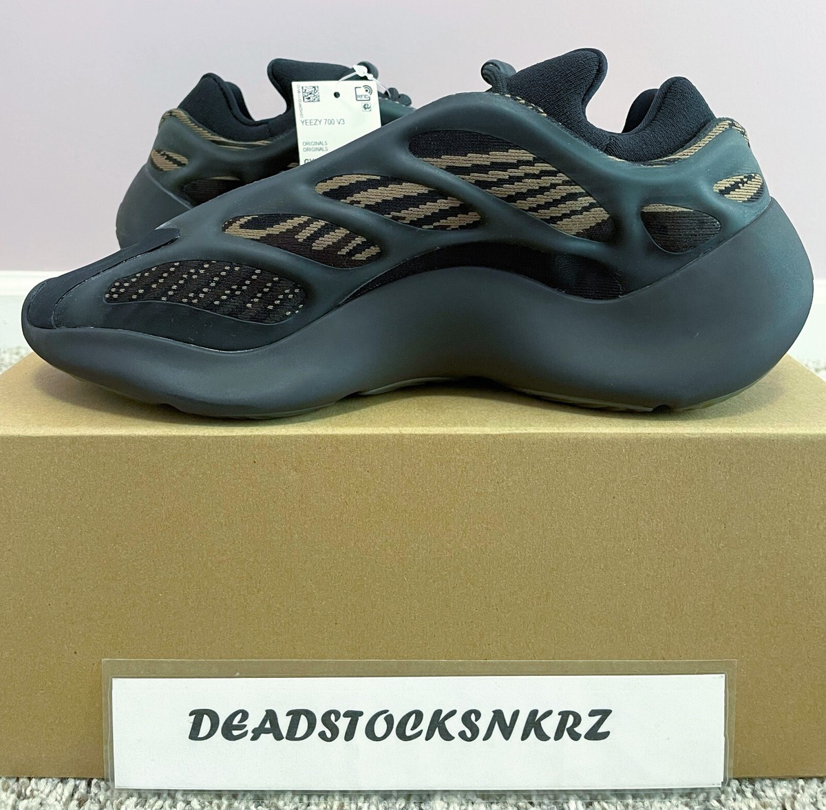GY0189‎ adidas Yeezy 700 V3 Clay Brown Chacoal Grey Dark Gray Size 5.5 (Men\'s) Adidas Yeezy 700 V3  main image 3