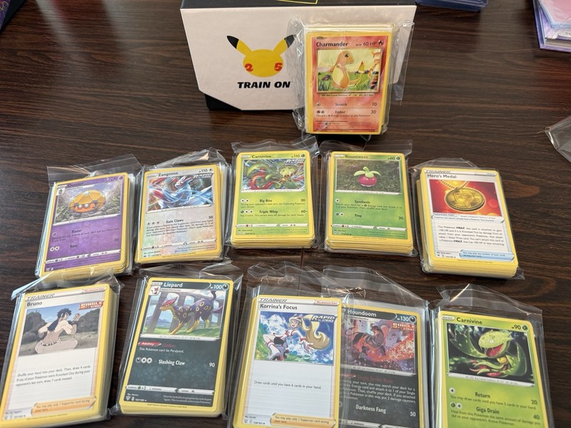 Pokémon 340+ Pokemon TCG Trading Cards Collection, Including Evolutions.