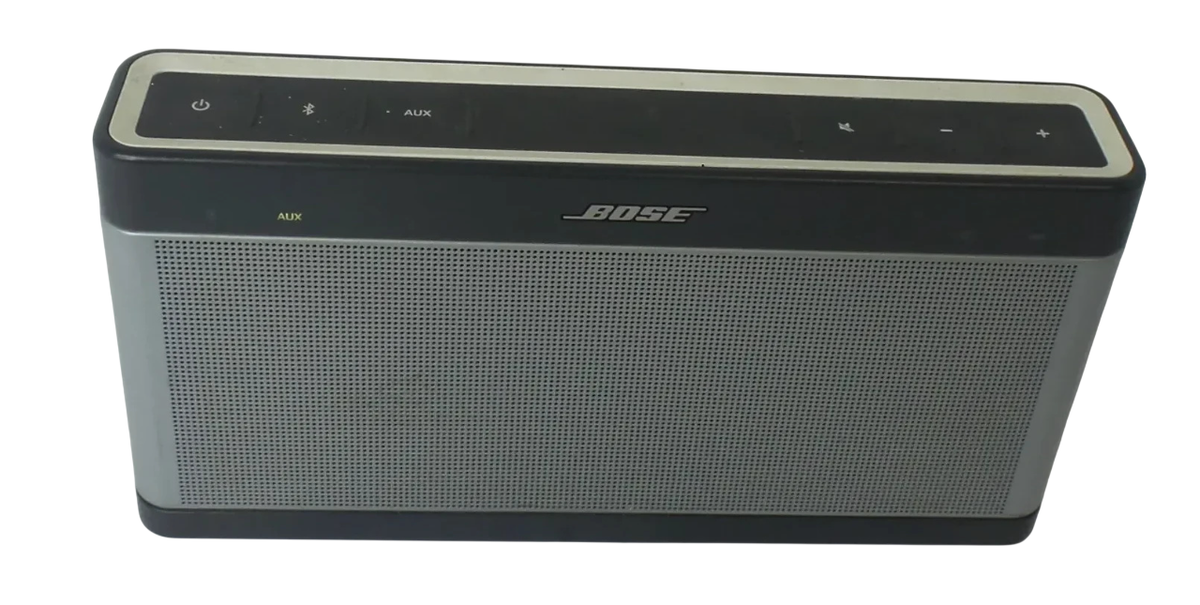BOSE まとめ売り Bose SoundLink Bluetooth Speaker III Model: 414255 -Silver - Free