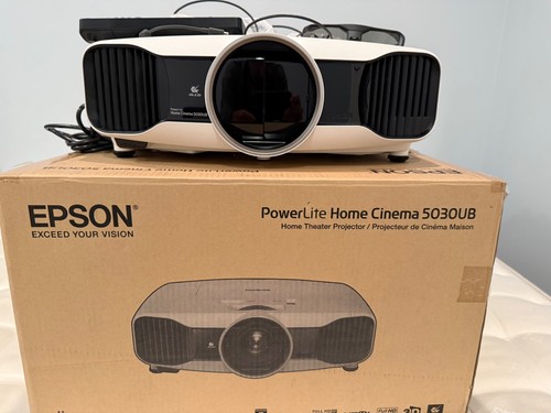 projector epson power lite 5030UB.2D/3D with four 3D glasses,700 hrs lamp used - Picture 7 of 8