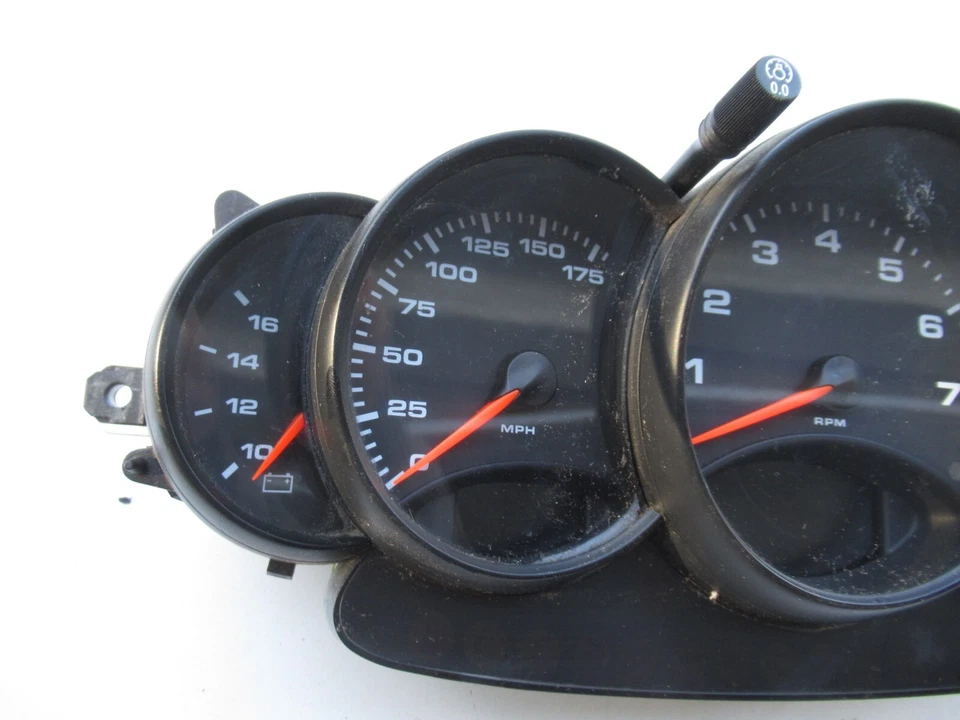 Porsche 911 / 996 Carrera Speedometer Instrument Cluster RWD MPH 9966411030270C Foto 2 de 4