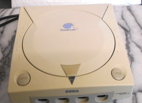 Sega Dreamcast Console and controllers  Powers up  Spares & Repairs PAL