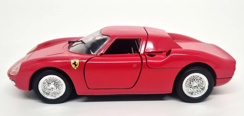 Revell 1/24 - Ferrari 250 LM Red Diecast Scale Model Car - Image 3 of 4