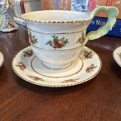 Royal Albert Old Country Roses Teacup And Saucer Delicate Rosebud Leaf Handle