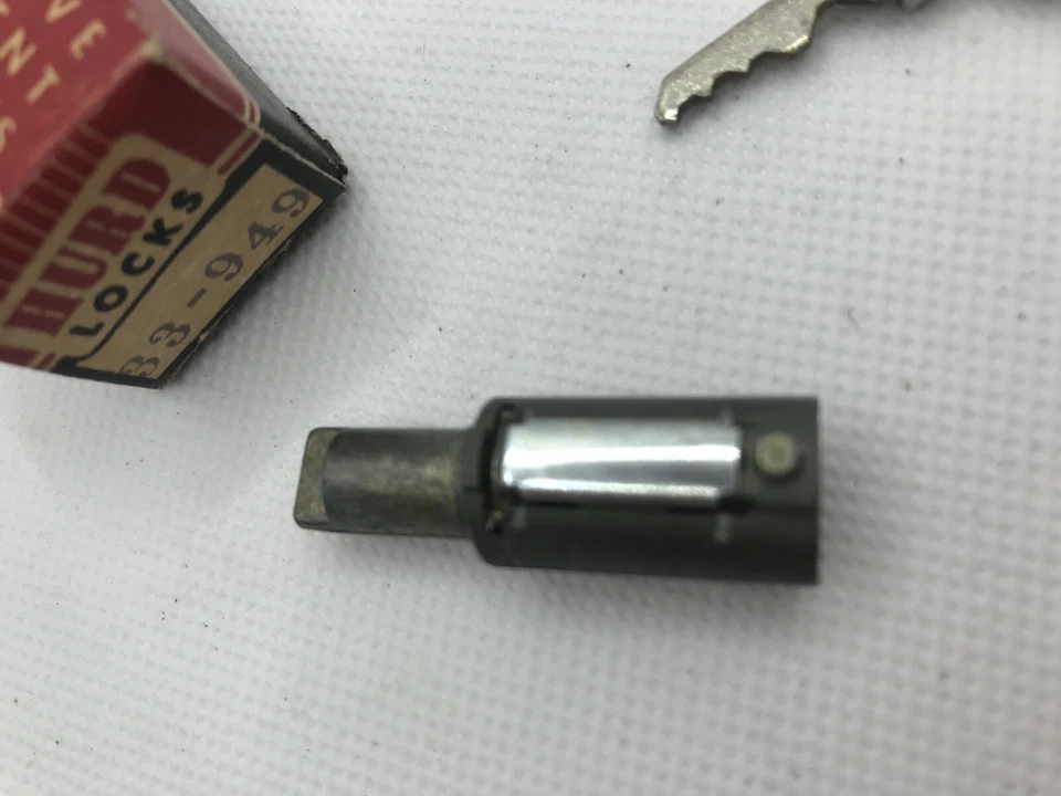 1950 & 1951 Lincoln & Lincoln Cosmopolitan Rear Deck Lock, NOS OEM, Hurd 33-949 - Image 4 of 4