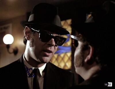 Dan Aykroyd Elwood Blues Blues Brothers signed 11x14 Photograph BECKETT 