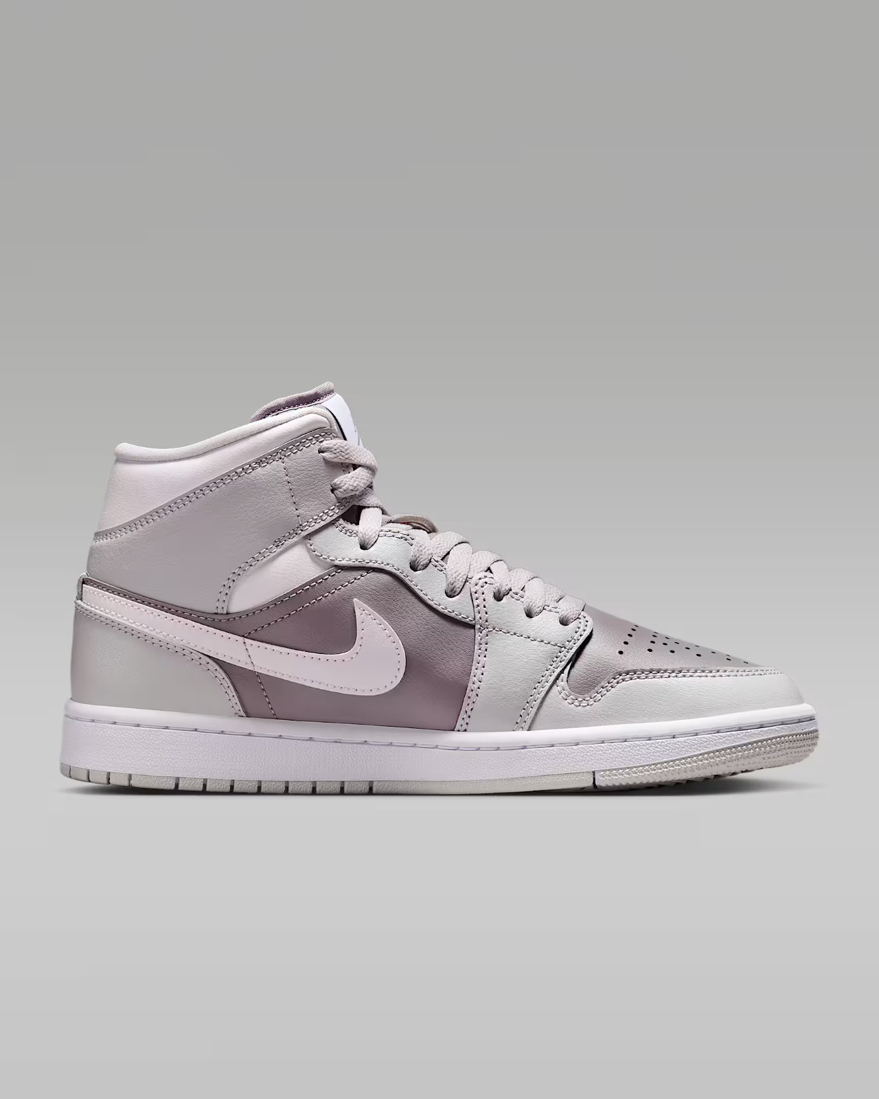 WOMENS NIKE JORDAN 1 MID UK SIZES RRP £130 image 2