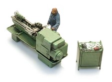 HO Artitec Metalworking Lathe with figure Hand Painted DP648.387.660