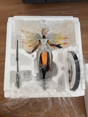 Offizielle Overwatch Mercy Statue