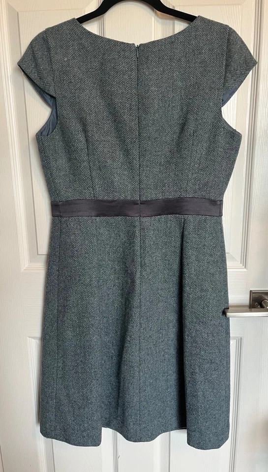 Tocca Women’s Size 10 Wool Blue Grey Tweed Midi Sheath Dress Knee Length Luxury - Image 2 of 4