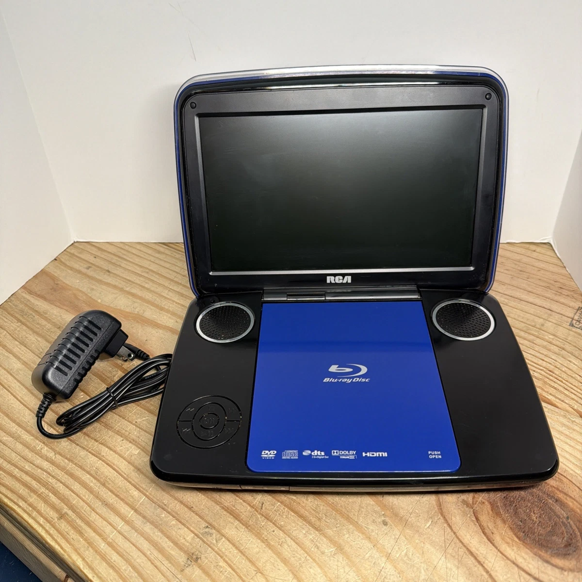 【中古】9" PORT DVD PLYR BLU Naviskauto 9” Portable DVD Player Swivel Screen Multi Use Works