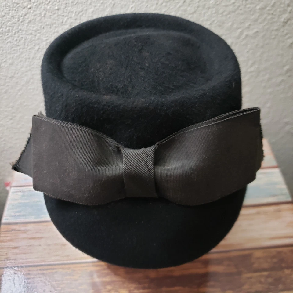 Sombrero pastillero de lana negro vintage de los años 60 con lazo Electa Danbury Conn EE. UU. escaso hallazgo Foto 3 de 4