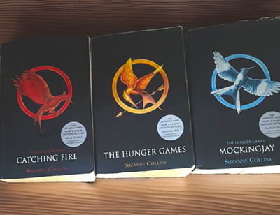 Suzanne Collins Hunger Games Trilogy Paperback Set (3 Books)