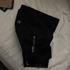 Endura Women’s FS250 Cycling Shorts, Small, Black, Wide, Comfortable Leg Cuff