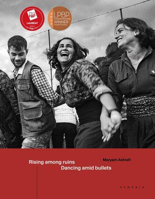 Rising Among Ruins, Dancing Inmitten Bullets von Allan Kaval (Englisch) Hardcover Buch