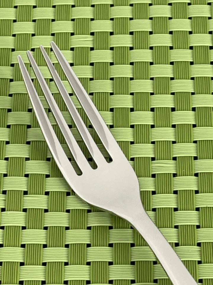 Tenedor de ensalada de acero inoxidable Nambe AIDAN 18/10 cubiertos brillantes B83G Foto 2 de 4