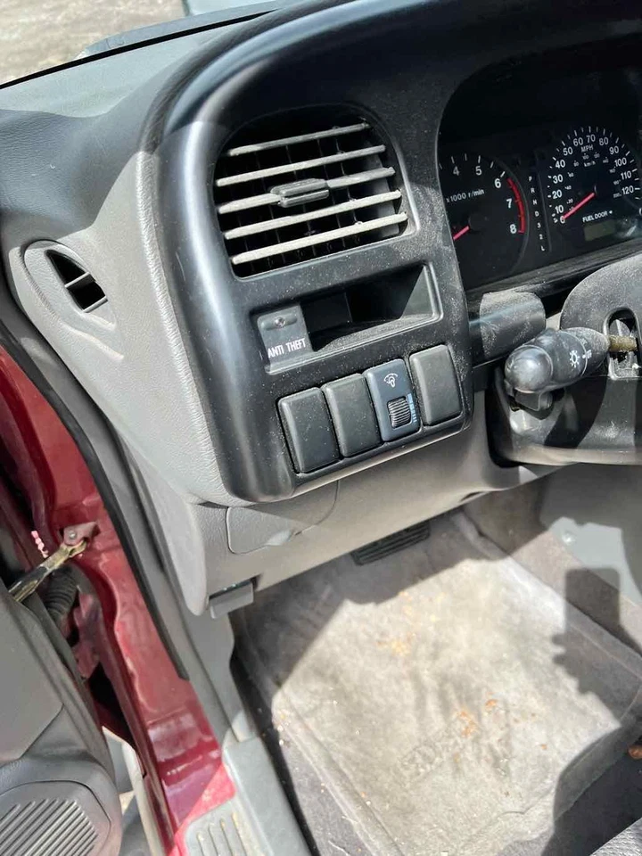 Used Rear Left Door Vent Glass Rear fits: 1998 Isuzu TROOPER w/privacy tint Rear Foto 3 de 4