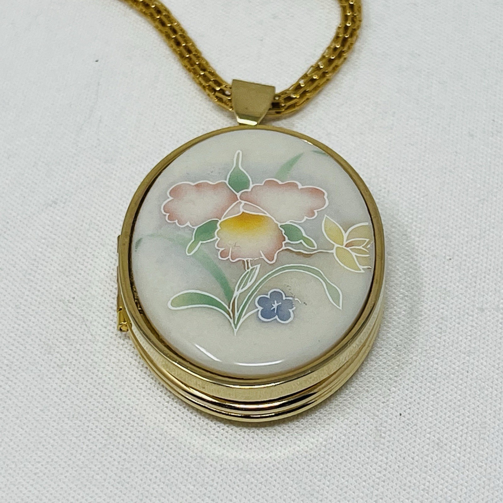 Vintage Japanese Porcelain Floral Locket Necklace Gold Tone Compact Pendant 24”