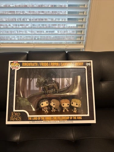 Funko Pop! Moments Deluxe with Case: The Lord of the Rings - Ringwraith / Frodo