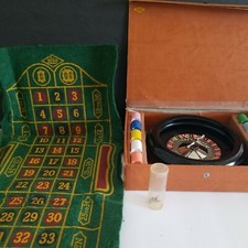 VINTAGE LOWE CO. N.Y. ROULETTE GAME  WITH CASE,CHIPS & BOARD 1940,S ORIGINAL 