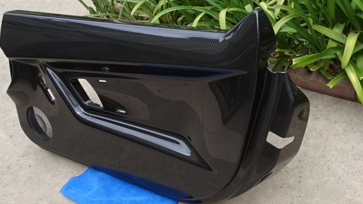 LAMBORGHINI  SUPERLEGGERA  SPIDER RIGHT CARBON FIBER DOOR PANEL 407887105AR