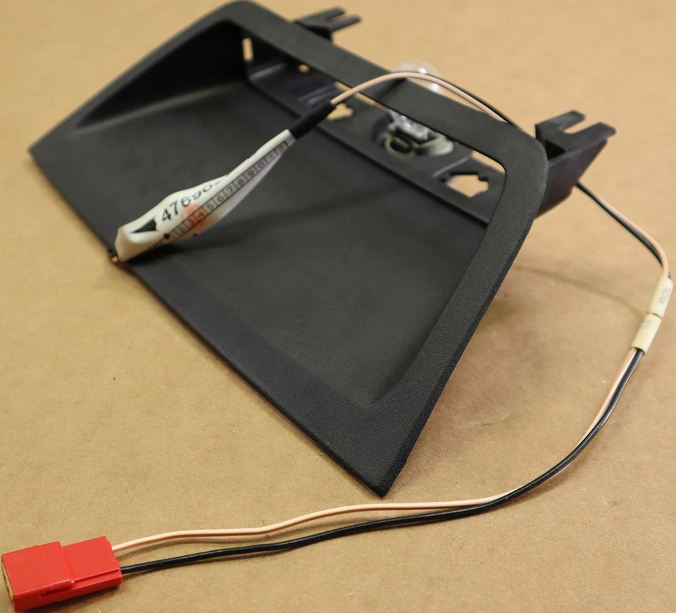 Dodge Intrepid 3rd Brake Light 04769056AB Center High Mount Stop Light Mopar NOS Foto 4 de 4