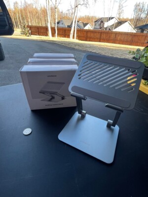 UGREEN TABLET STAND   FOR PEOPLE WHO REFUSE TO BE HUNCHED GOBLINS