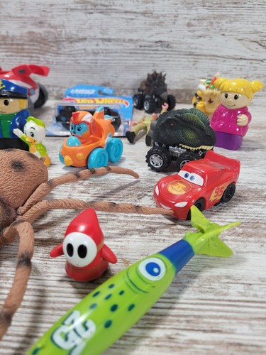 Toy Lot. Miscellaneous toys. 20 + pcs. Sold as played with condition. - Picture 16 of 24