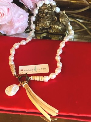 FLASH SALE! NWT Leslie Curtis BeBe Pearl & Deerskin Leather Handcrafted Necklace