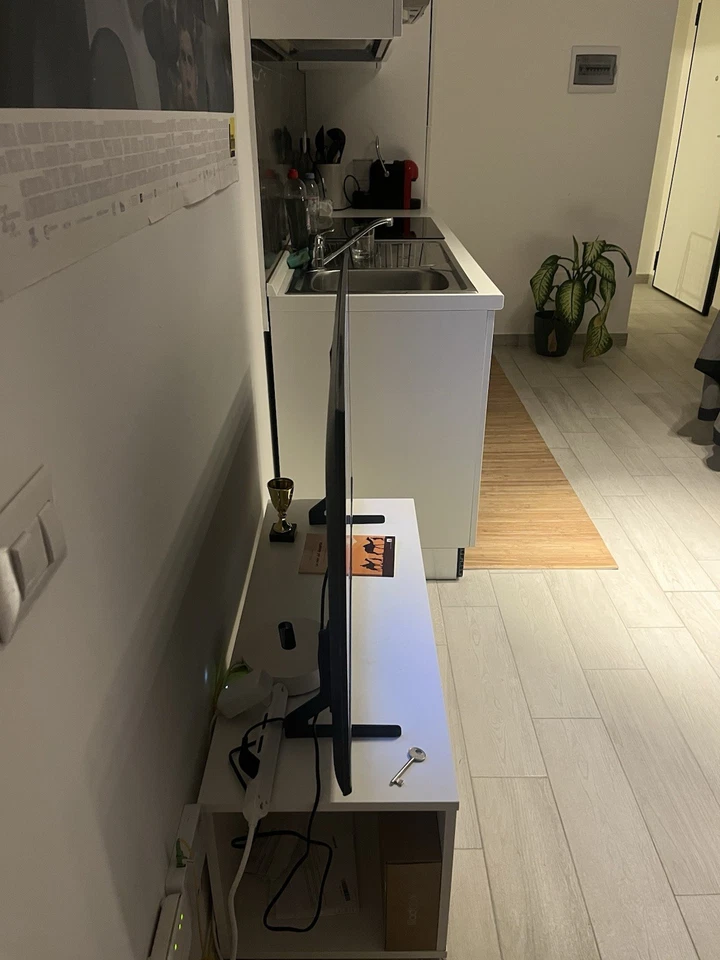 Samsung QE43Q60BAU 43” 4K QLED Smart TV Con Garantis - Immagine 2 di 4