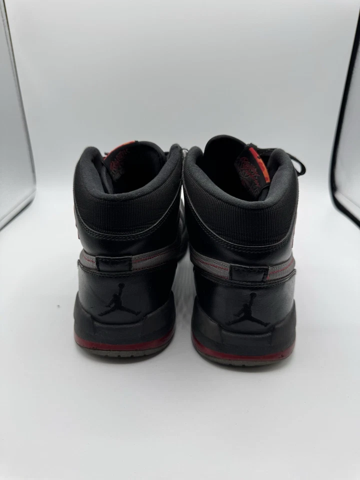 Nike Air Jordan Trek 1 Hombres Talla 9 Retro Alto Gris Rojo 616344-004 2013 Negro Foto 4 de 4