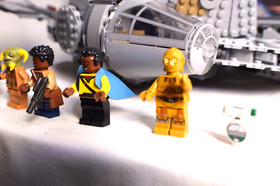 LEGO Star Wars: Millennium Falcon (7965) Read Description