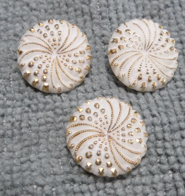 9 Vintage Antique White Glass w/ GOLD TRIM FLOWERS - Image 4 of 4